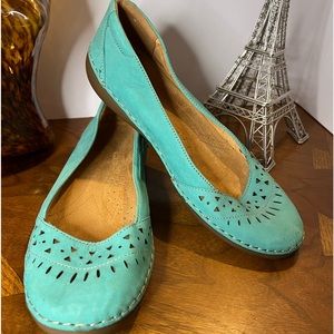 NATURALIZER KYNDALL TURQUOISE SUEDE FLATS 10W